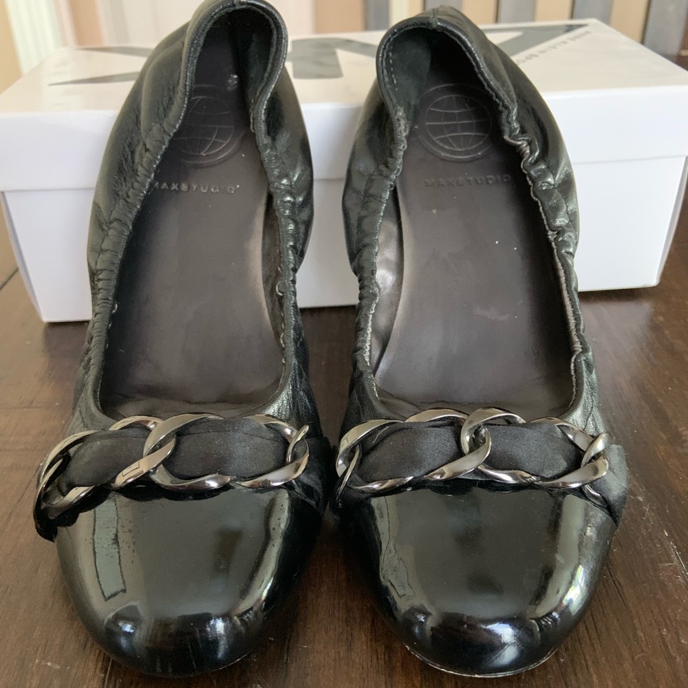 Max Studio ballet flats